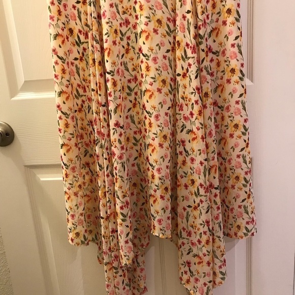 Romeo & Juliet Couture Handkerchief Hem Dress - Picture 5 of 7